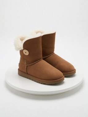 UGG Australia Bailey Button Mini Boots Chestnut – Women’s Size 7